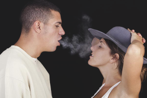 Come sbarazzarsi dell'odore delle sigarette dalla bocca