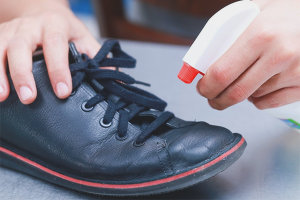 Hvordan rense sko mot sopp
