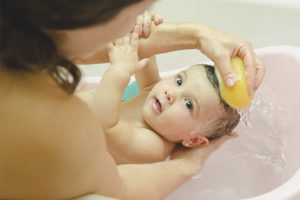 Er det mulig å bade et barn etter vaksinasjon?
