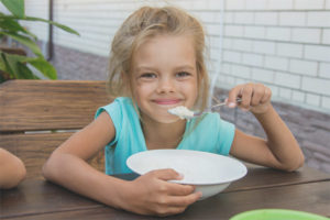 Porridge de sèmola per a nens